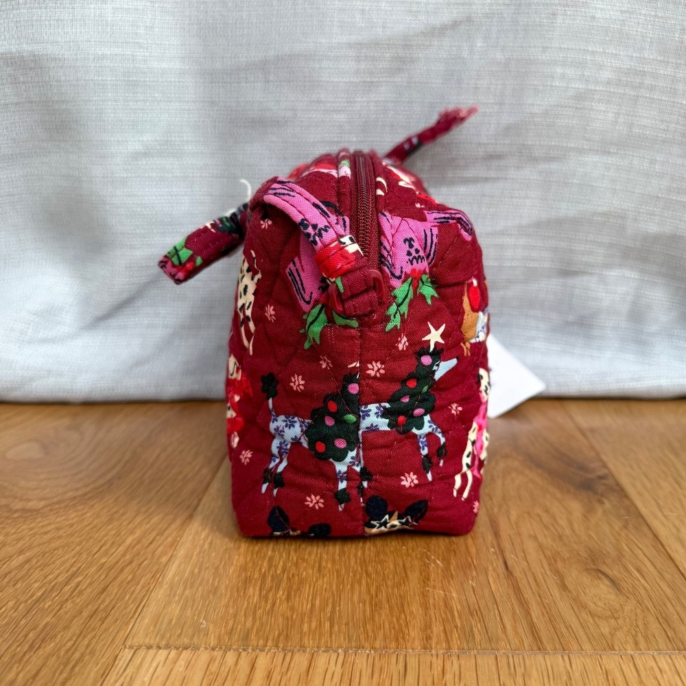 NWT Vera Bradley Outlet 2024 Holiday Hounds Cranberry Crossbody Camera Bag - Picture 4 of 9